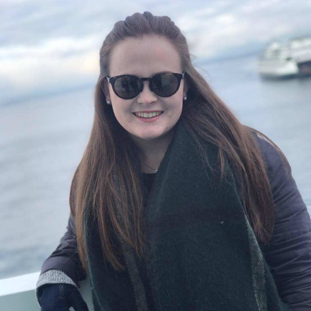 Meet your Posher, Lara